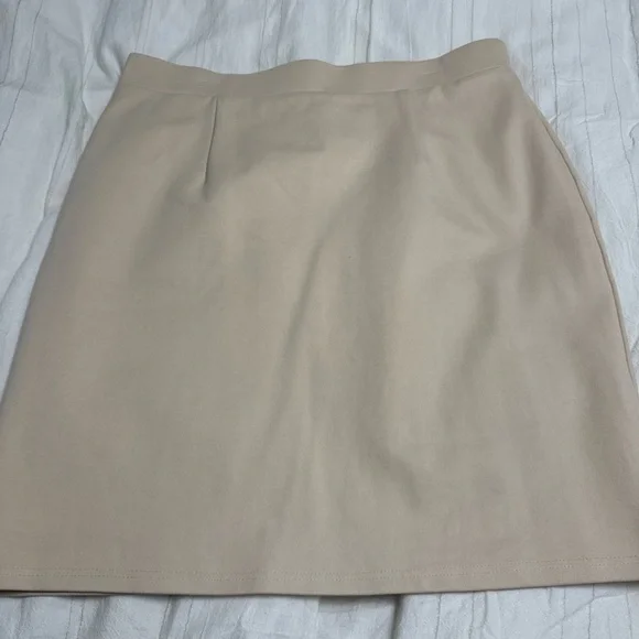 The Main Street exchange skirt - Picture 3 of 7